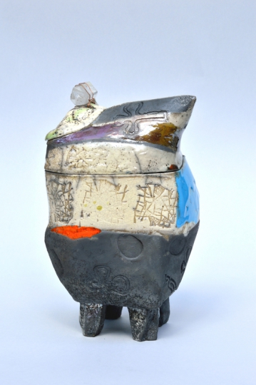 Uccello, cm 16x23x13, ceramica raku e cristallo di rocca, 2014