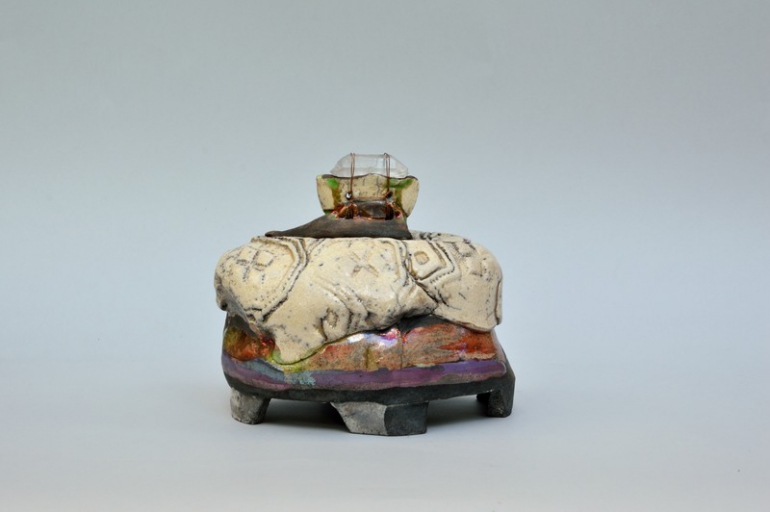 Torta, cm 22x25x15, ceramica raku e cristallo di rocca, 2014